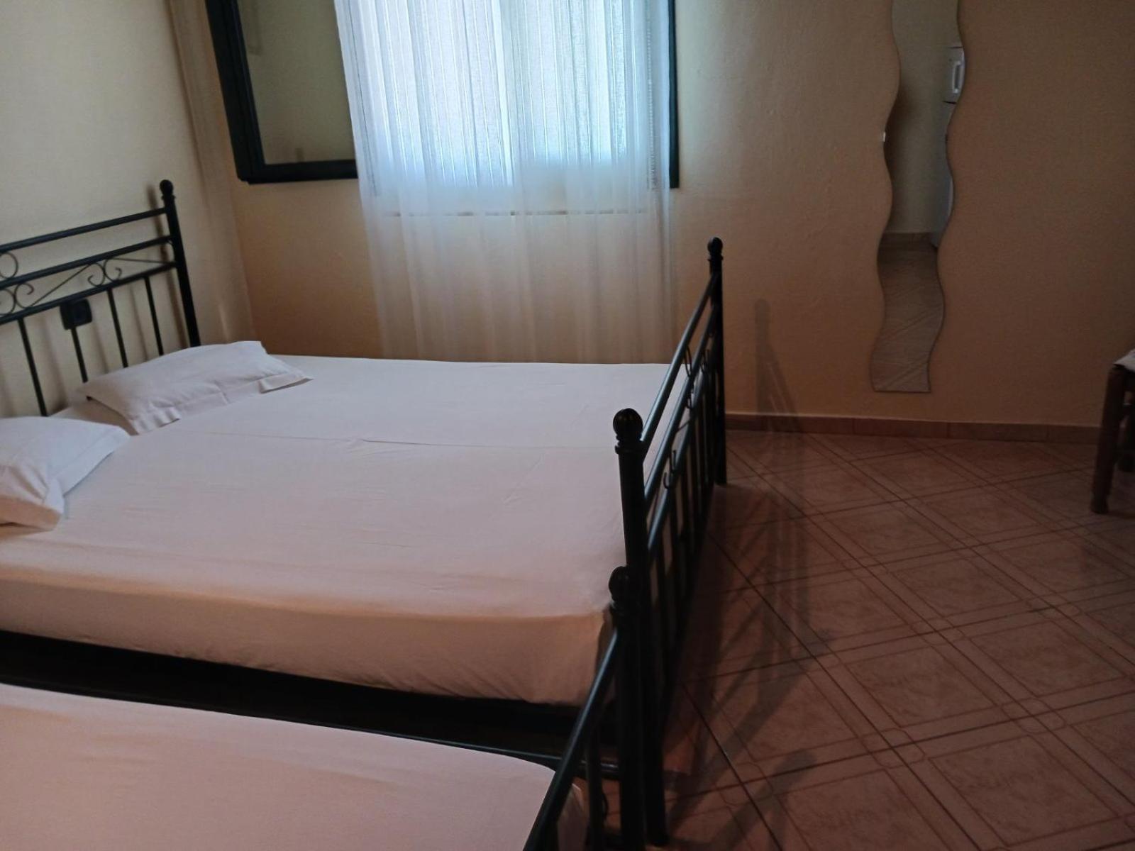Janis Castle Apartment Himare Exterior photo