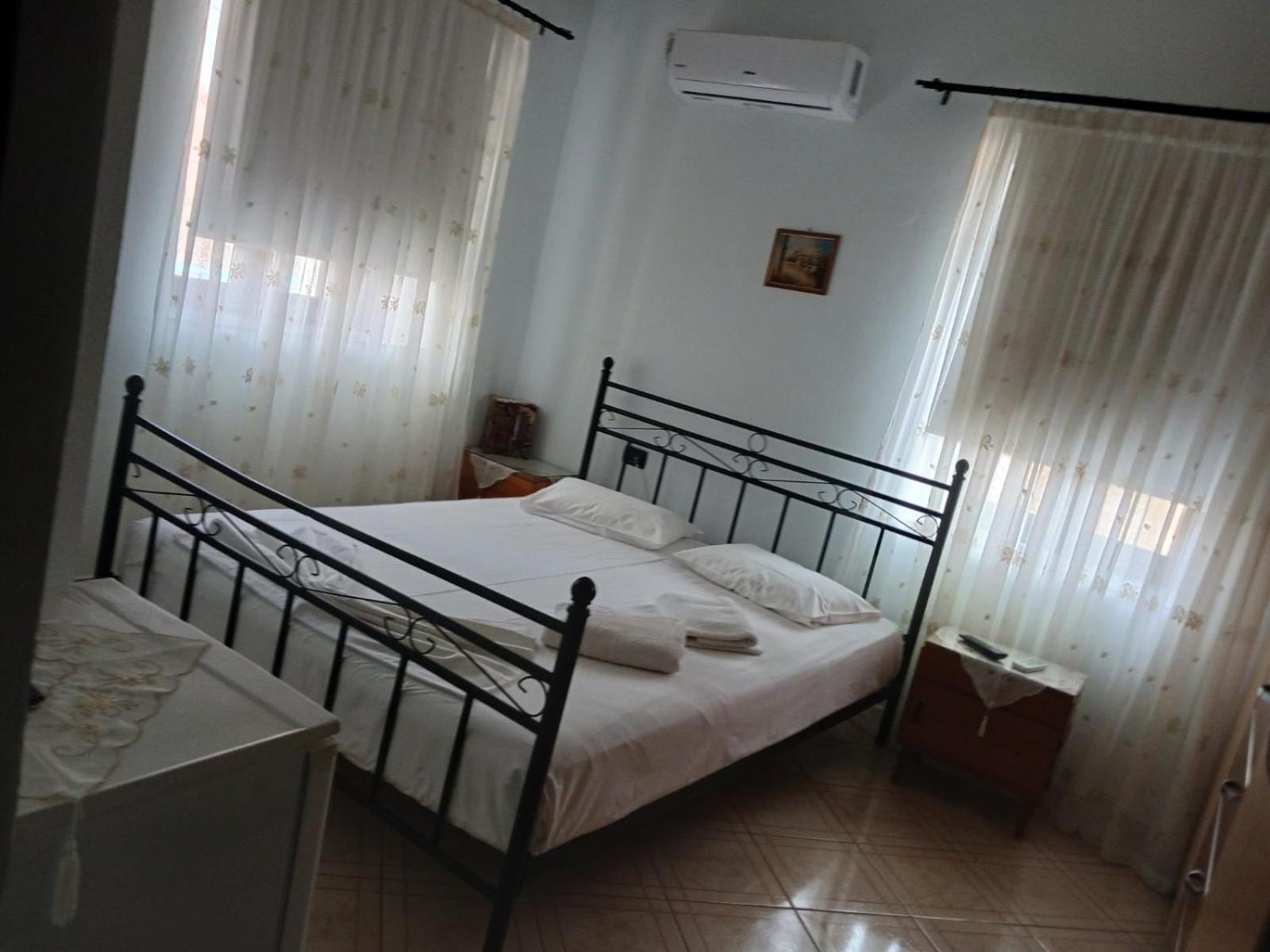 Janis Castle Apartment Himare Exterior photo