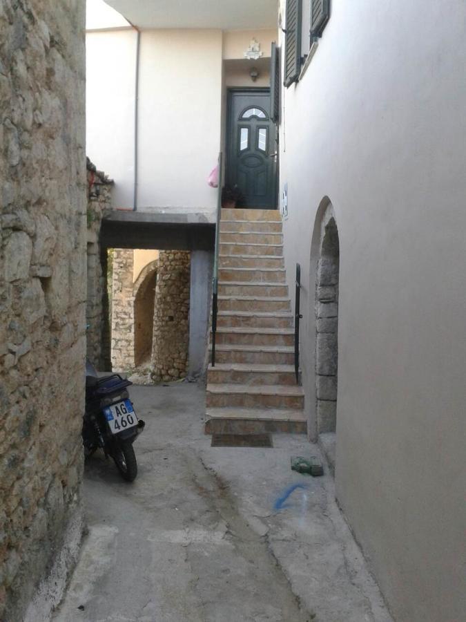 Janis Castle Apartment Himare Exterior photo